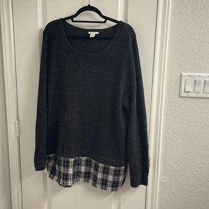 Gray knit sweater with plaid detail